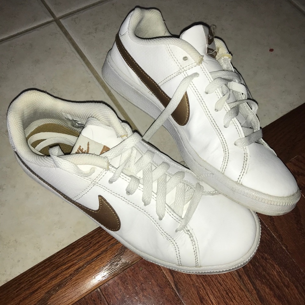 nike court royale shoes